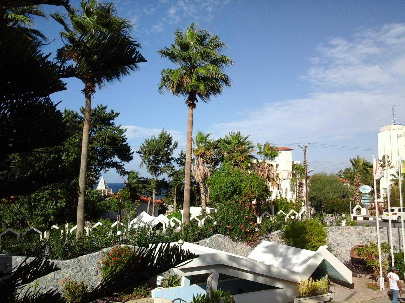  	LA Hotel & Resort ****