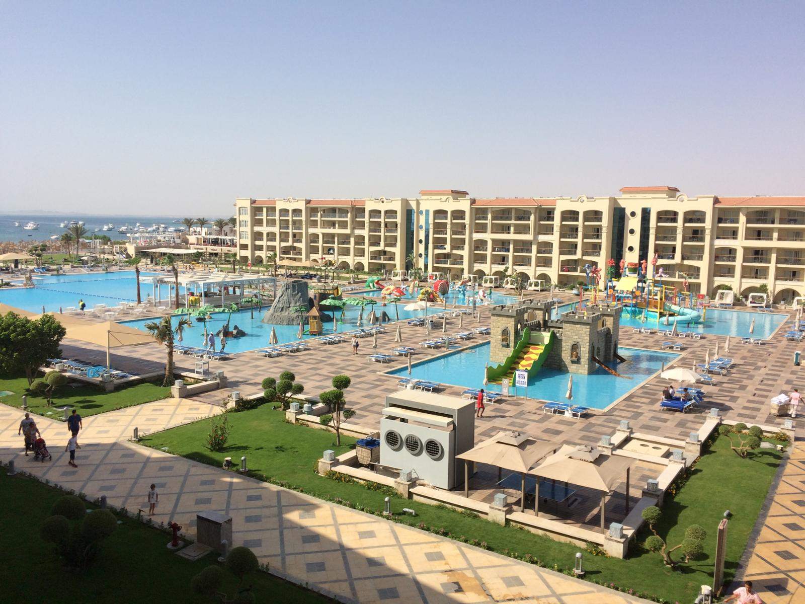 LUXUSNÍ WHITE BEACH RESORT 5*