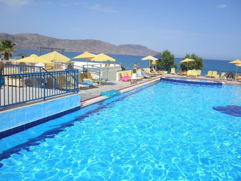 Kavros Beach ***+ - hezký komplex plný zeleně přímo u pláže