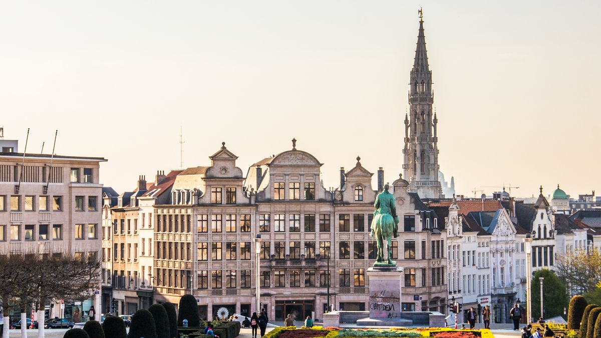 Gotická katedrála a náměstí v centru Bruselu