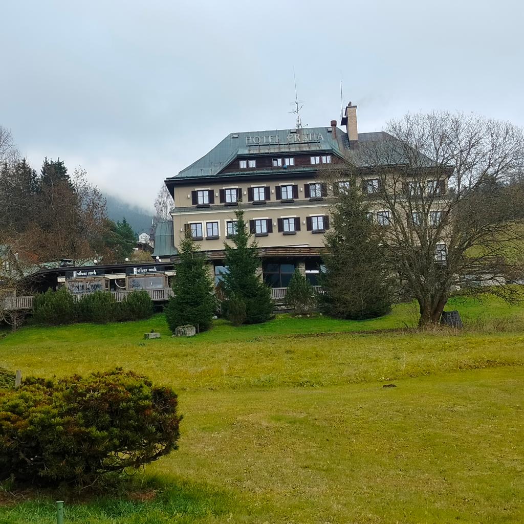 Príjemný Hotel
