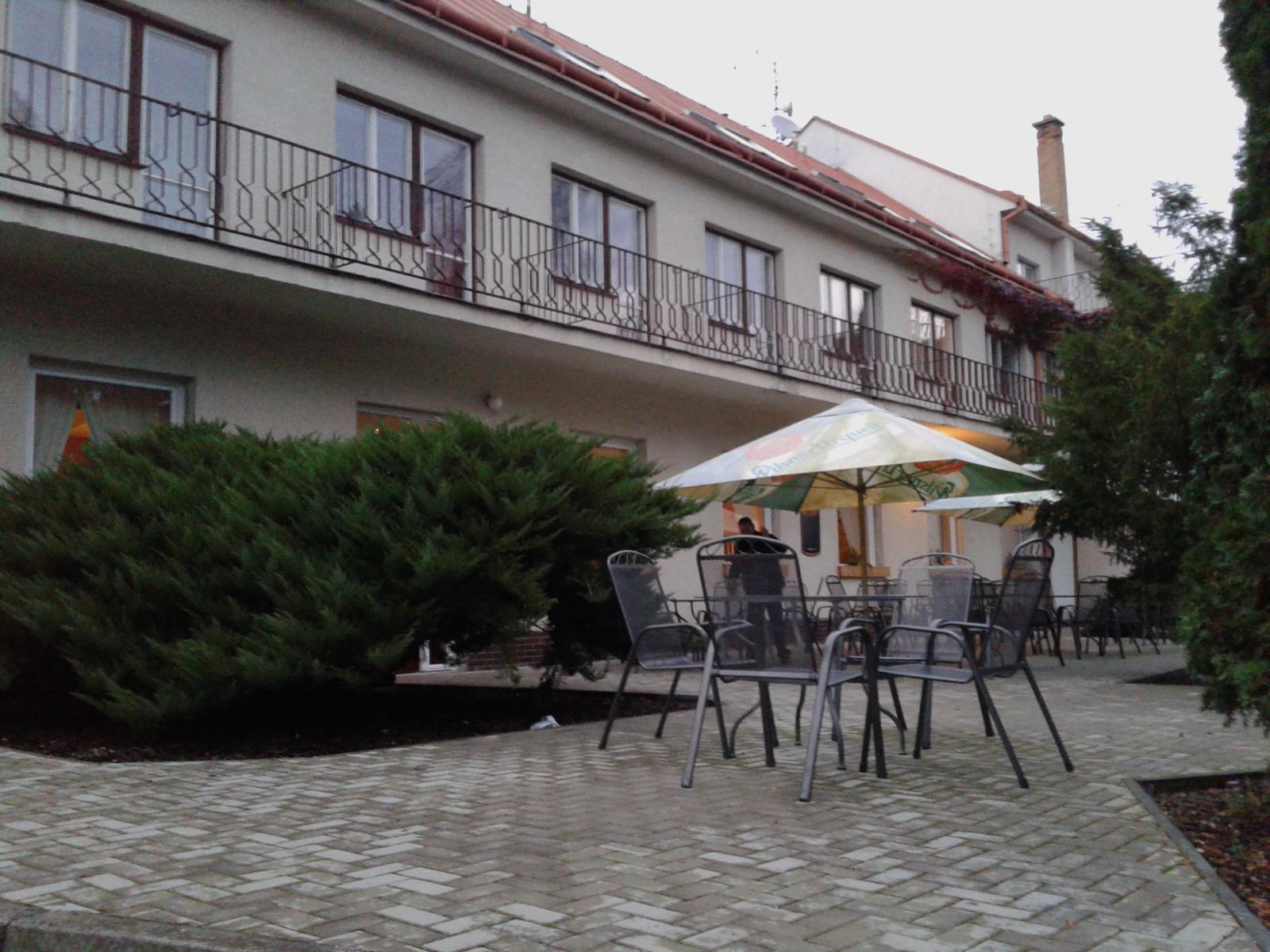 Hotel Amerika můžeme doporučit
