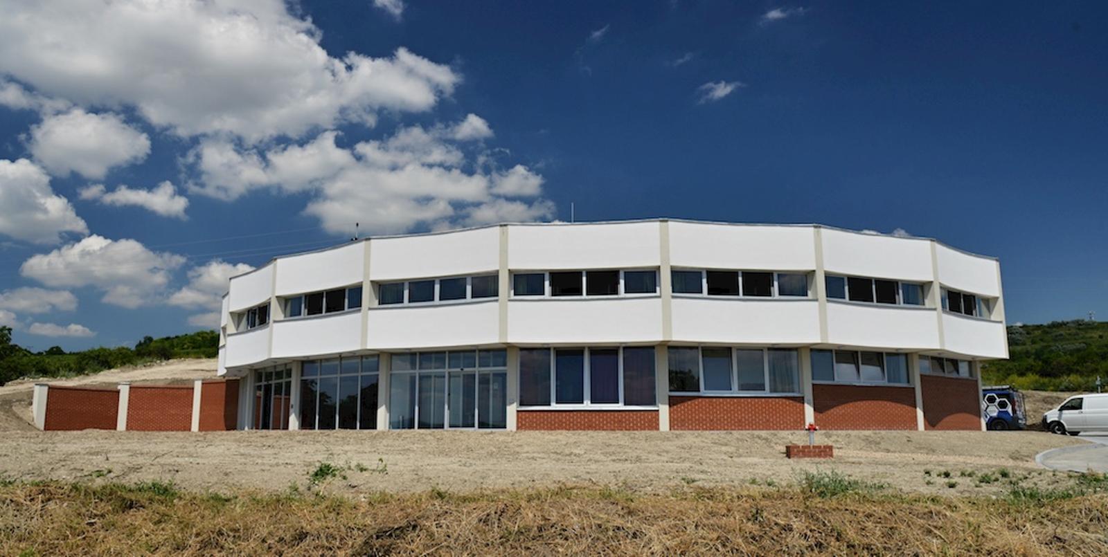 Neobvyklá stavba s neobvyklými zážitky