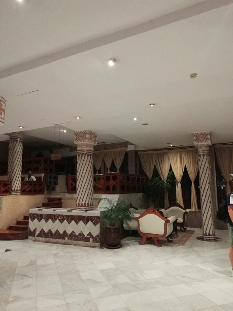 Hotel s depandancí a výhledem na Fes