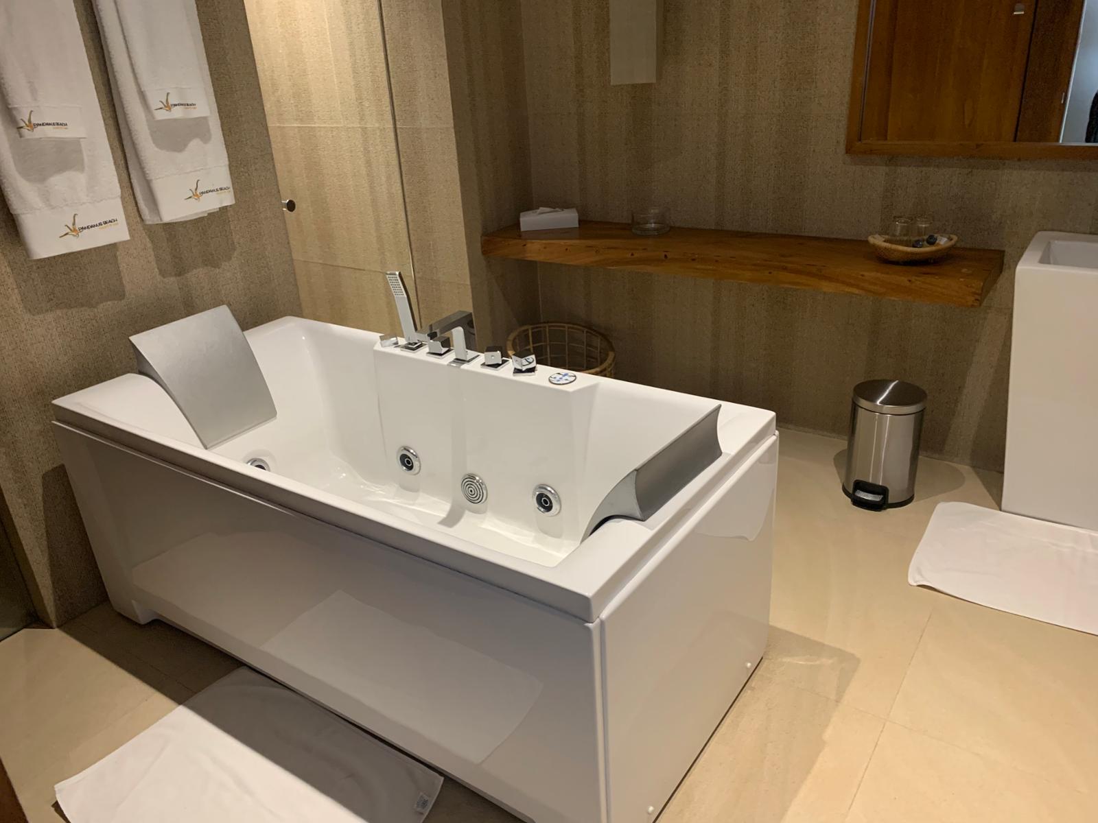 Hotel Pandanus Beach Resort