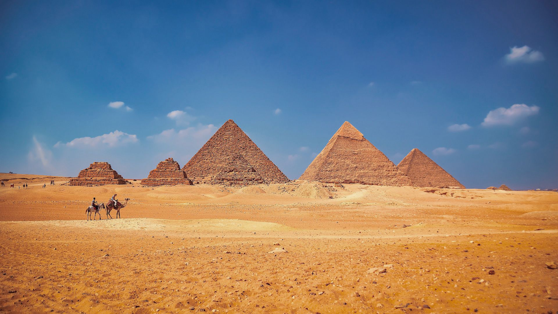Pyramidy v Gíze u Káhiry patří k nejnavštěvovanějším památkám Egypta