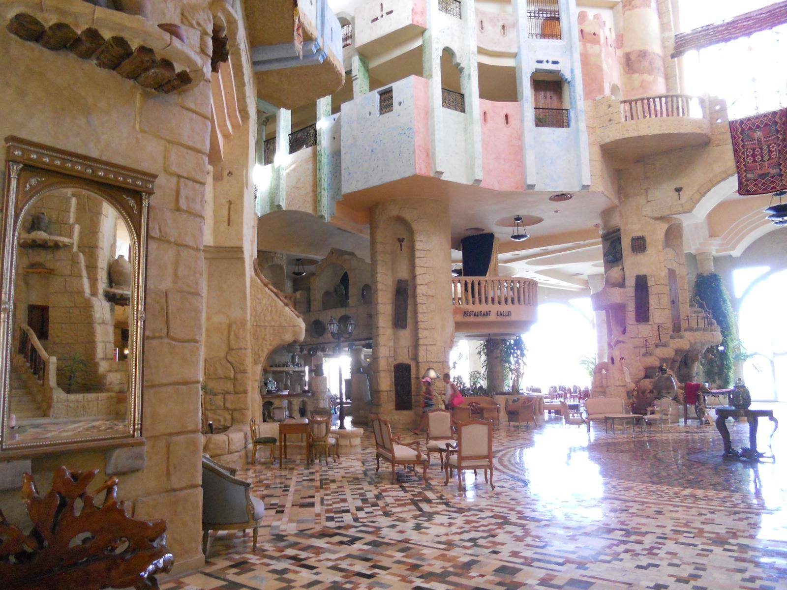 ÚŽASNÝ HOTEL 