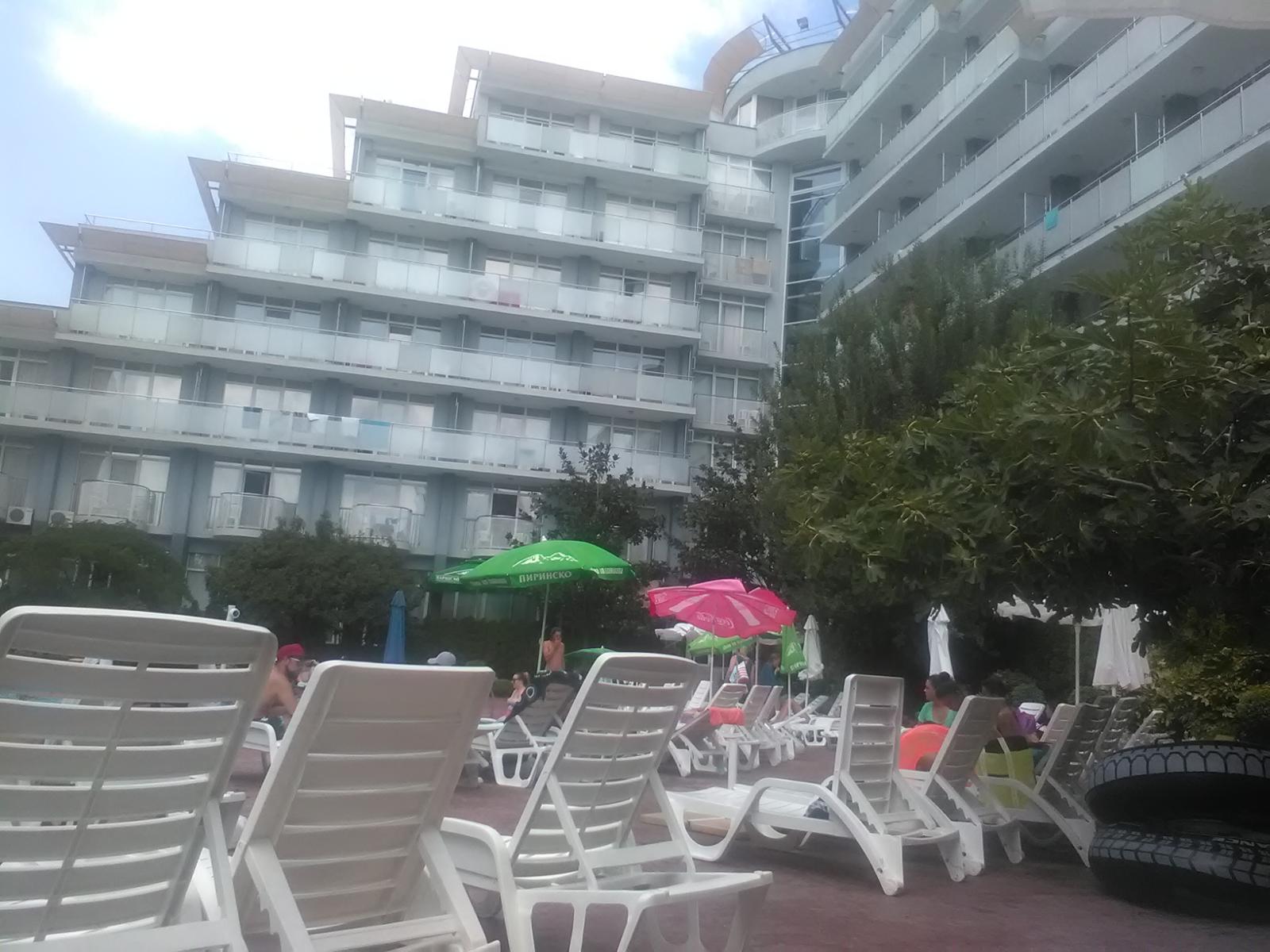 Sluneční pobřežní hotel Perla