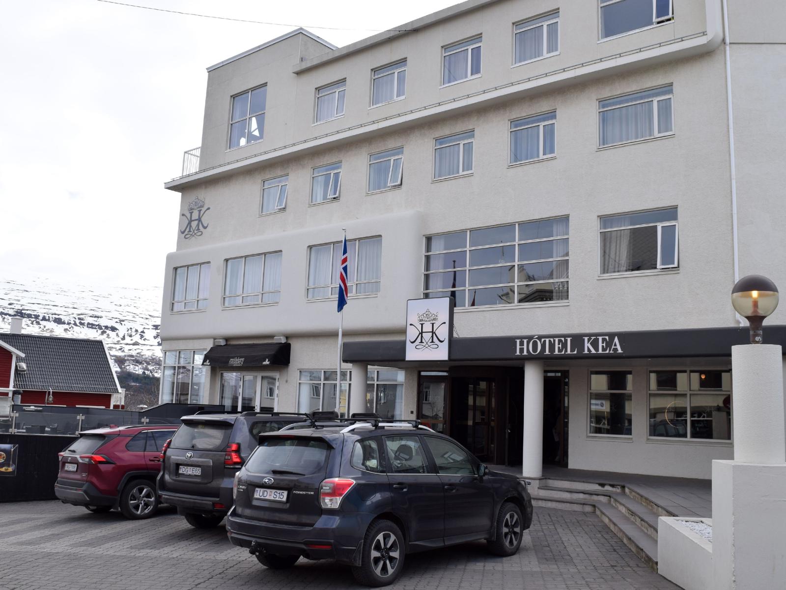 Pěkné ubytování vč. snídaně, horší služby (mizerný itinerář programu CK)