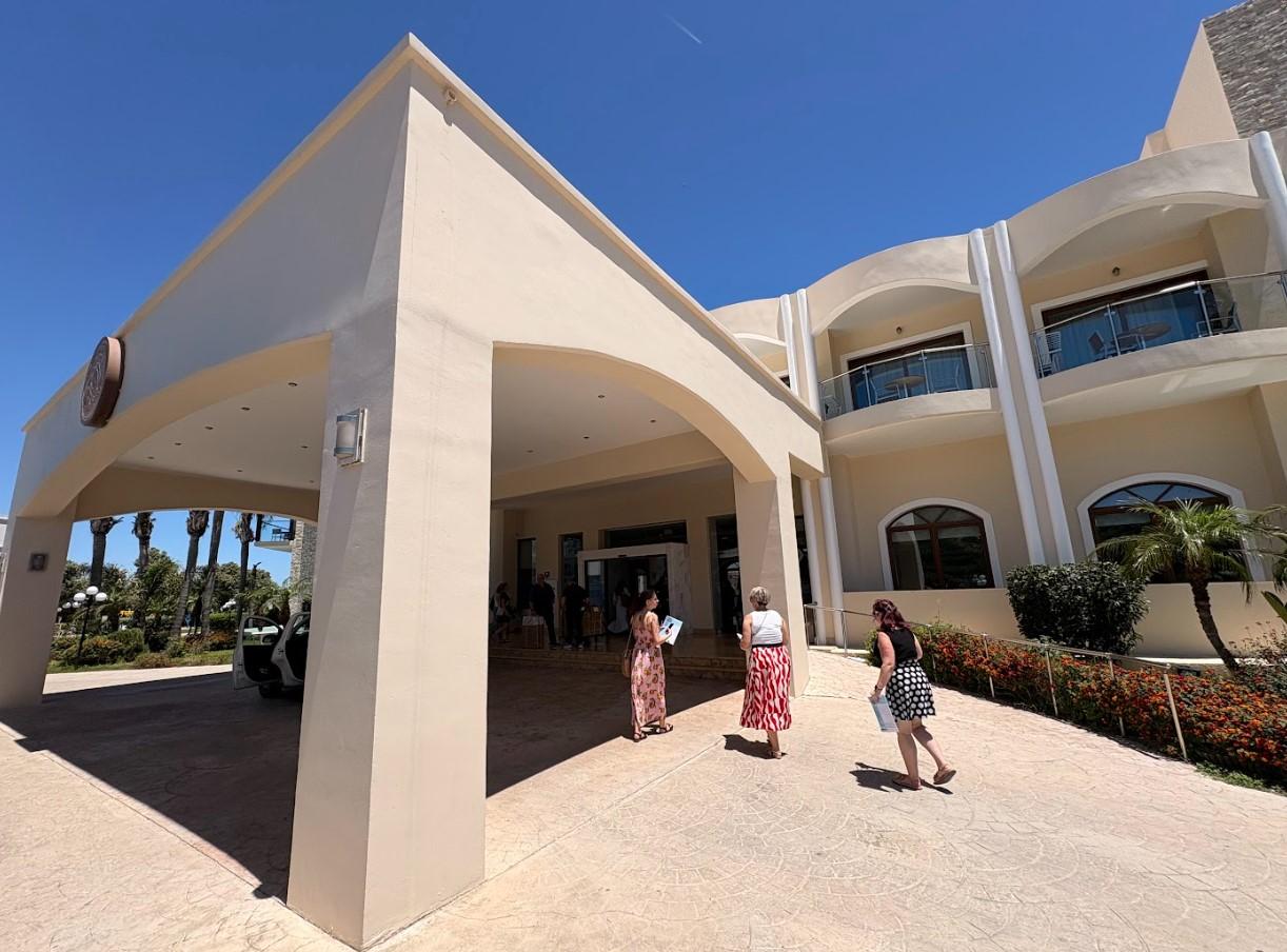 Prohlídka hotelu Mythos Beach Resort*****