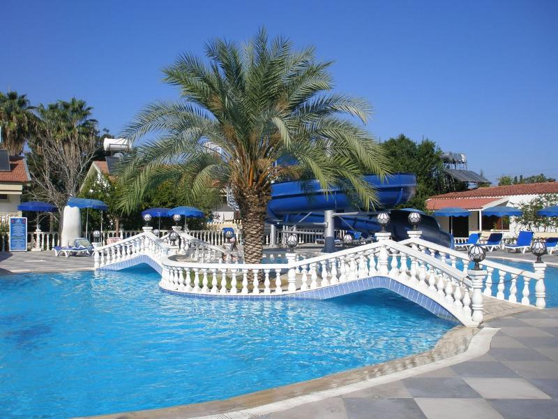 Riverside Holiday Village - klidný romantický areál