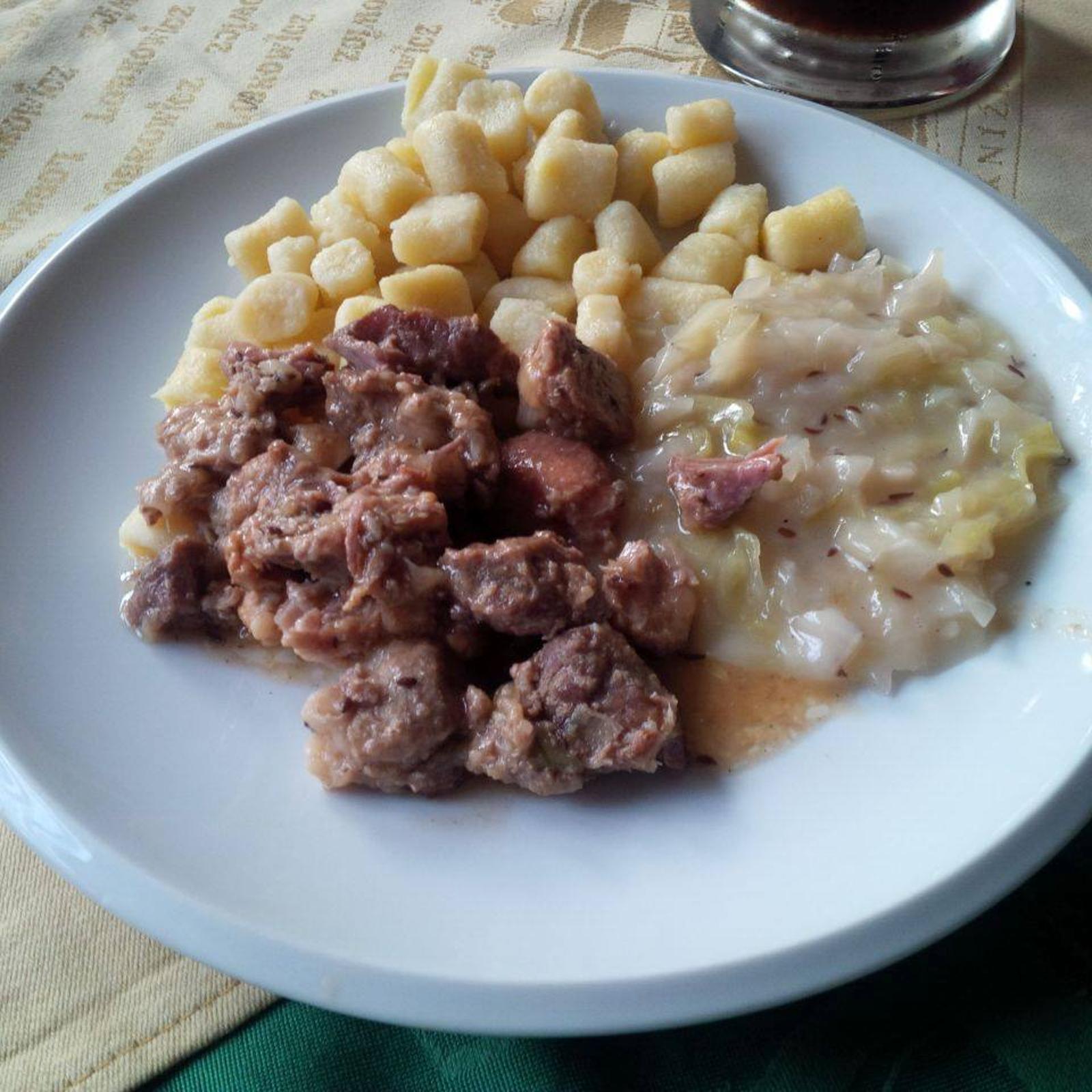 Absolutní nezájem o zákazníky, první místo pivo, cigarety a pohodička